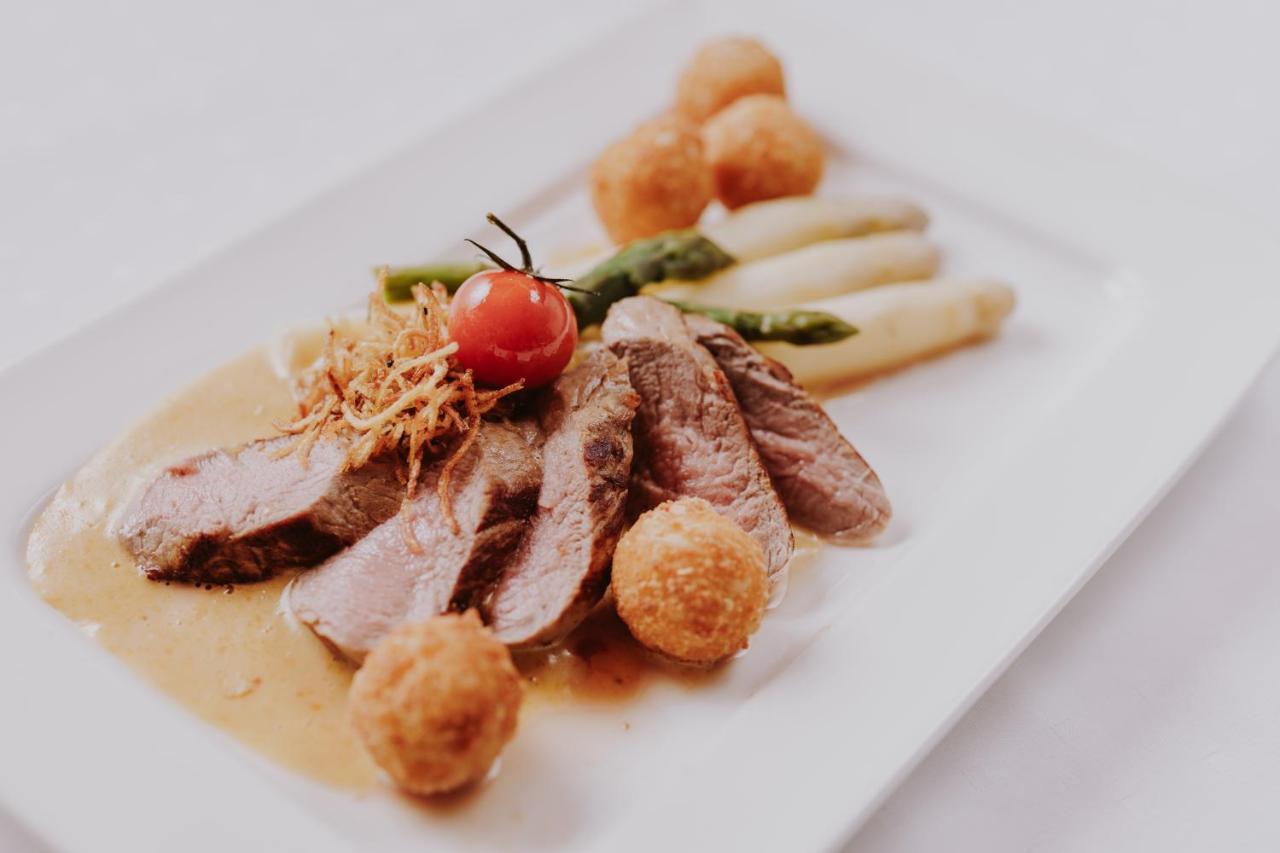 Landhotel Gschirnwirt ออยเกนดอร์ฟ ภายนอก รูปภาพ