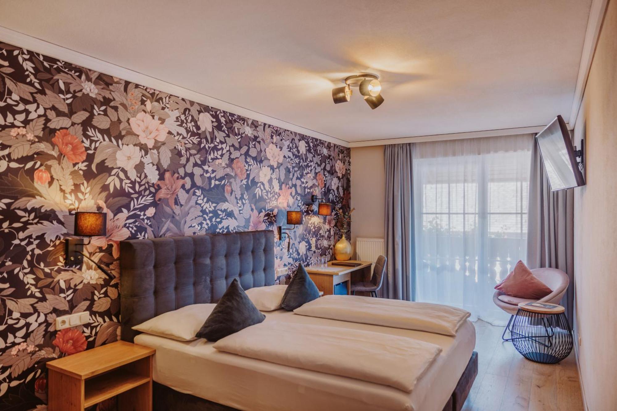 Landhotel Gschirnwirt ออยเกนดอร์ฟ ภายนอก รูปภาพ