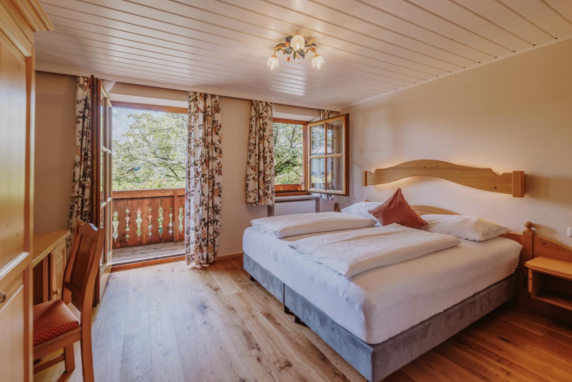 Landhotel Gschirnwirt ออยเกนดอร์ฟ ภายนอก รูปภาพ